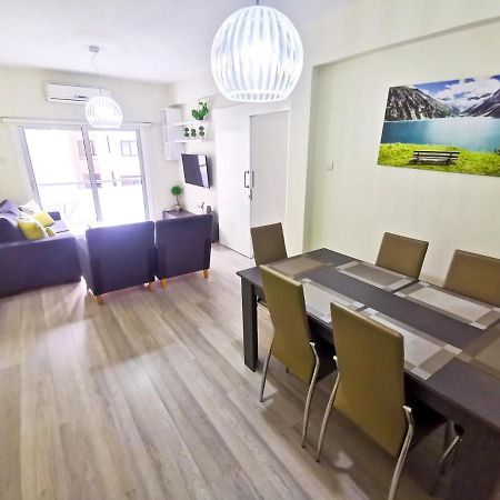 Beach-A-Holic Apartment, 2 Min Distance From Larnaca Marina 外观 照片
