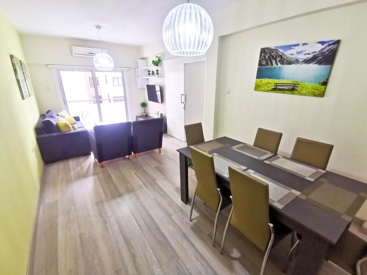 Beach-A-Holic Apartment, 2 Min Distance From Larnaca Marina 外观 照片