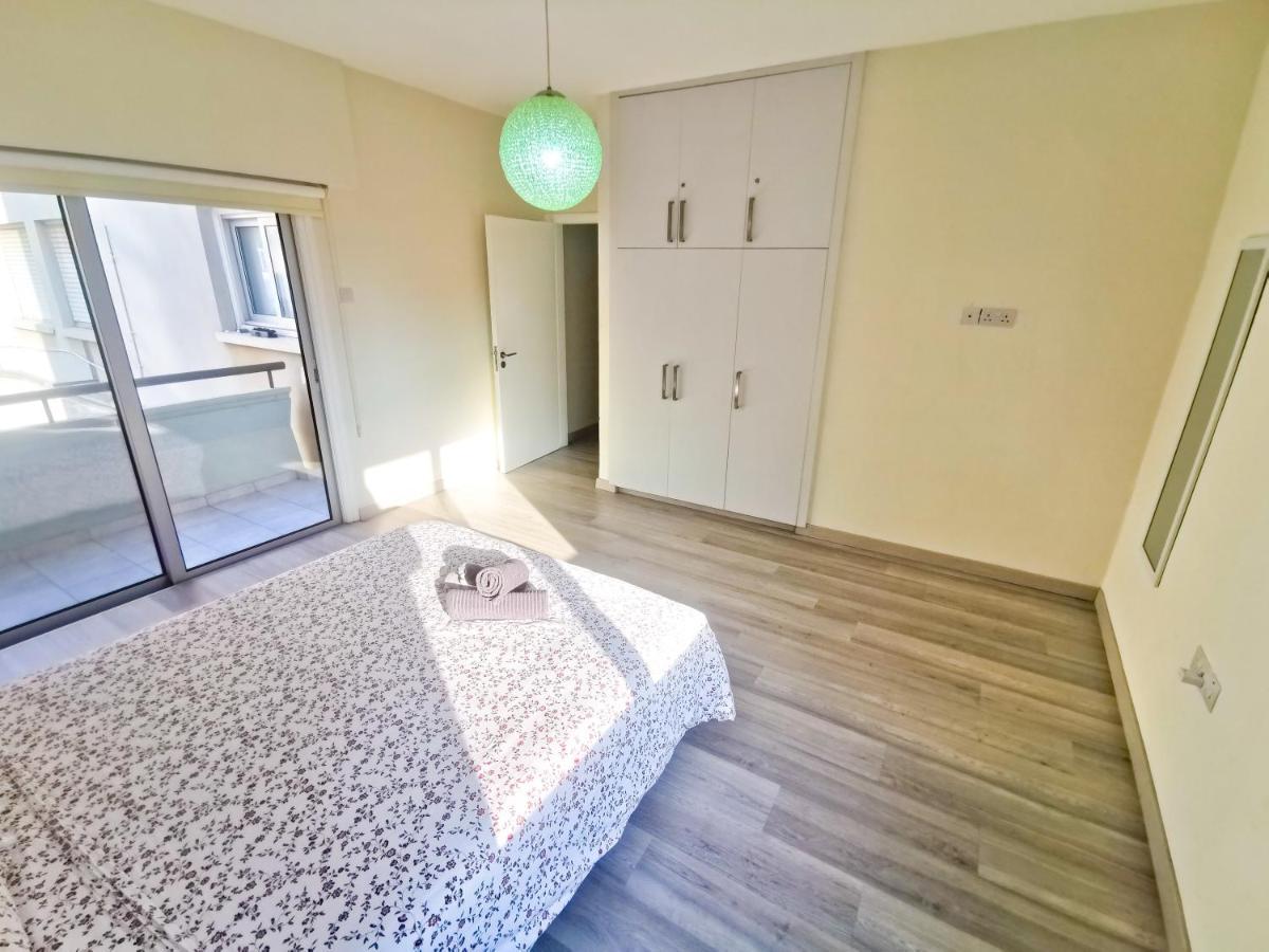 Beach-A-Holic Apartment, 2 Min Distance From Larnaca Marina 外观 照片
