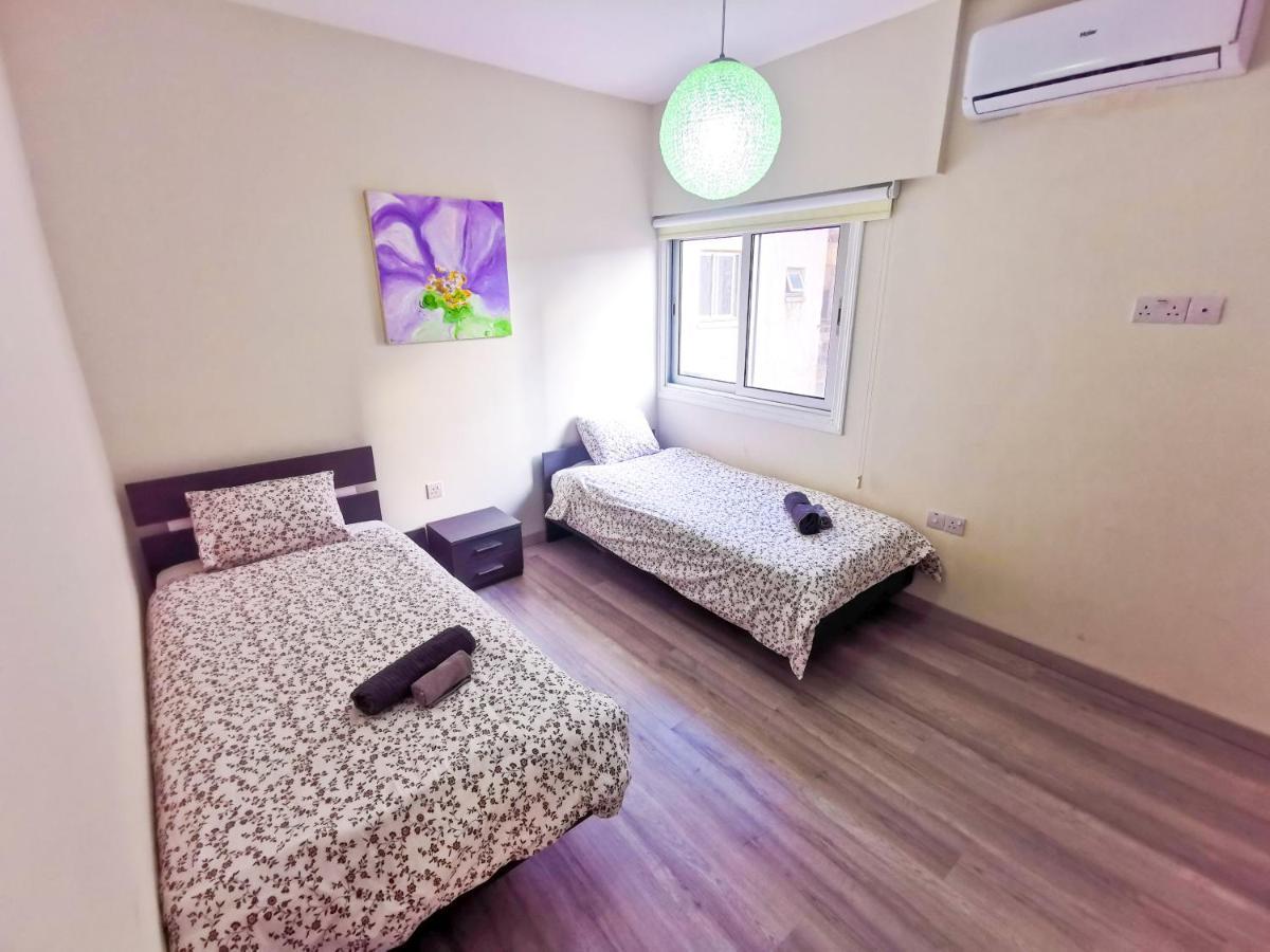Beach-A-Holic Apartment, 2 Min Distance From Larnaca Marina 外观 照片