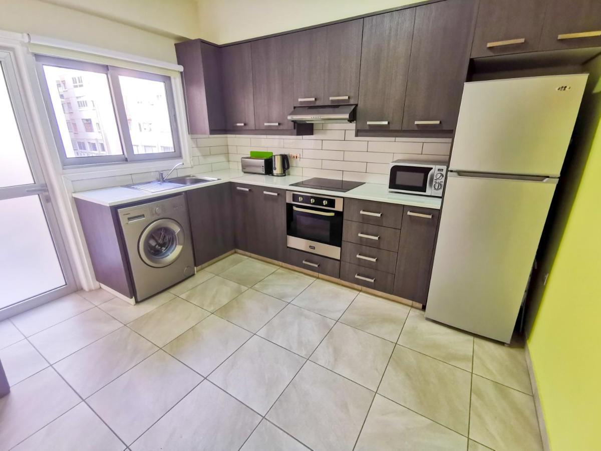 Beach-A-Holic Apartment, 2 Min Distance From Larnaca Marina 外观 照片